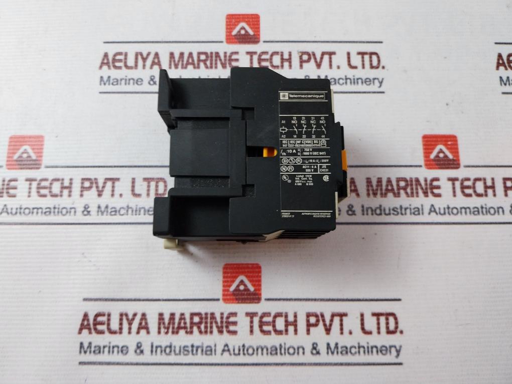 Telemecanique CA2 DN22 Control Relay 220-240V 50/60Hz