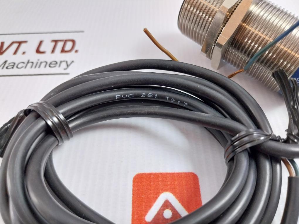 Telemecanique Inductive Proximity Sensor 2 Meter Xs1 M30Mb250
