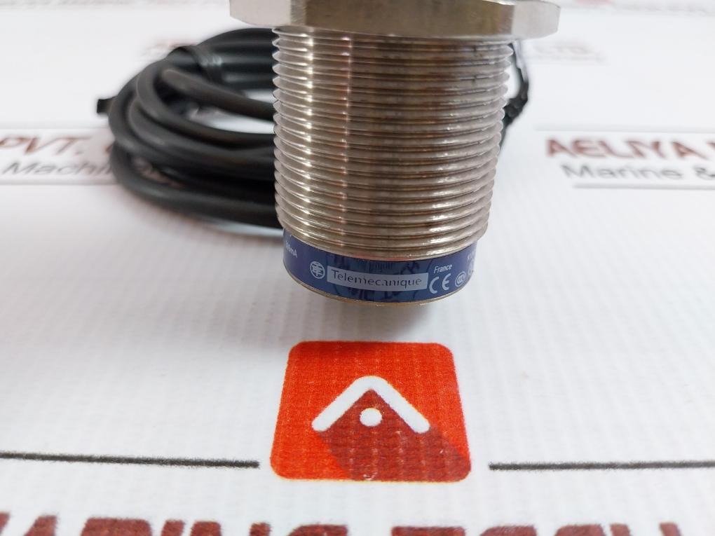 Telemecanique Inductive Proximity Sensor 2 Meter Xs1 M30Mb250
