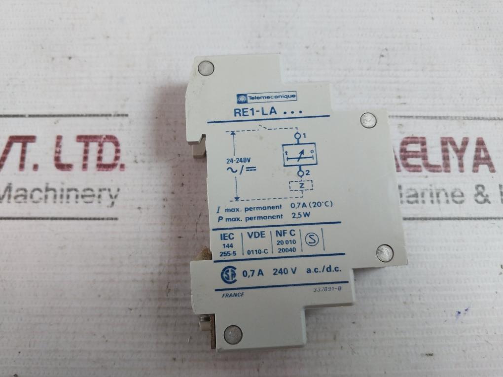Telemecanique Re1-la001 Timer Travail On Delay 24-240V 0,7A 2,5W 0,1-3 Sec