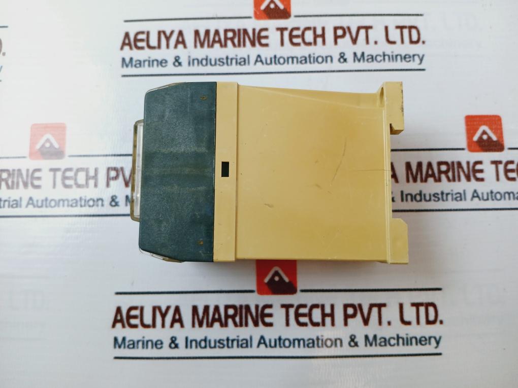 Telemecanique Rm2-pa11M Voltage Relay 50/60Hz