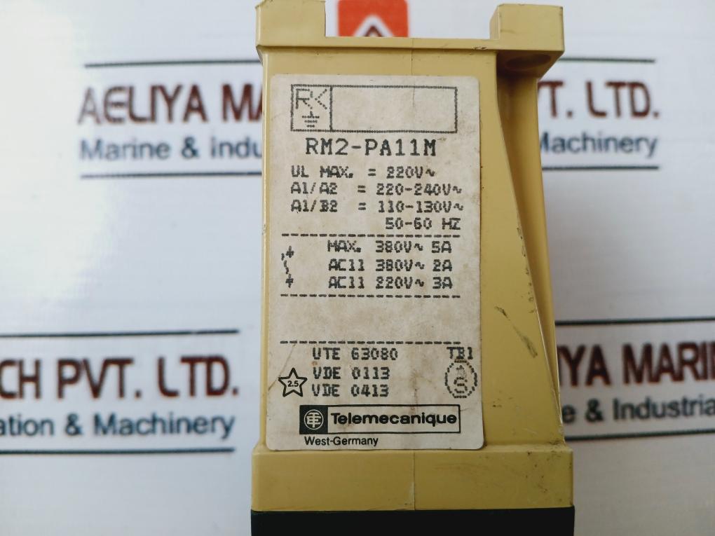 Telemecanique Rm2-pa11M Voltage Relay 50/60Hz