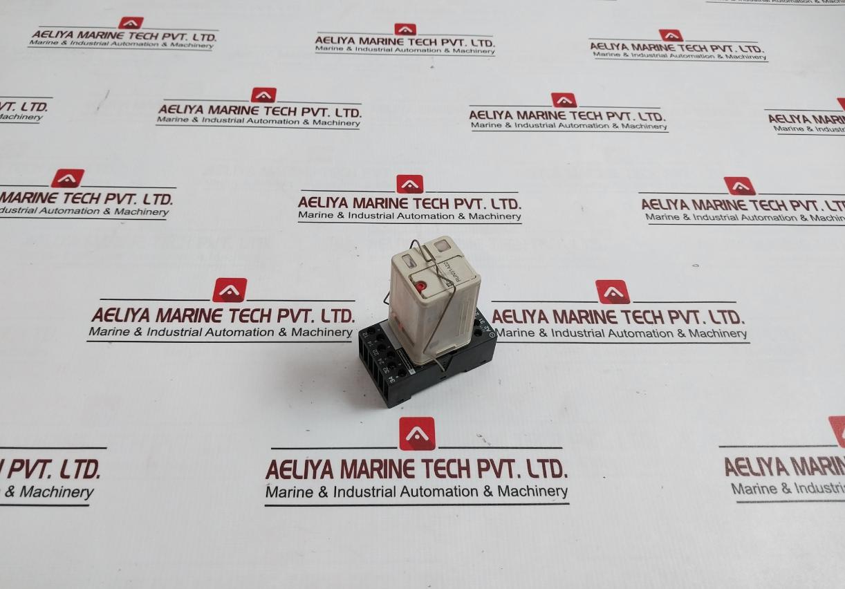 Telemecanique Run 31A22 P7 Relay Module With Base 250Vac 10A