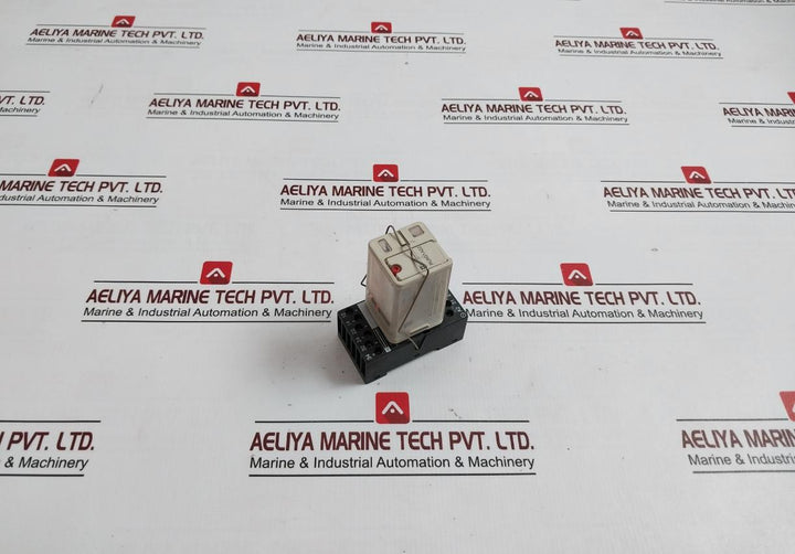 Telemecanique Run 31A22 P7 Relay Module With Base 250Vac 10A