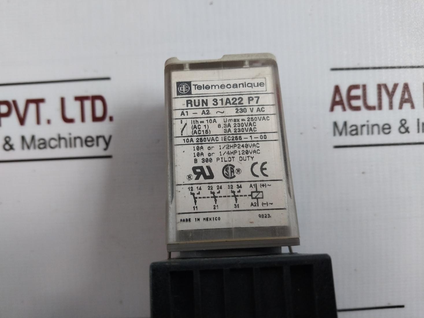 Telemecanique Run 31A22 P7 Relay Module With Base 250Vac 10A