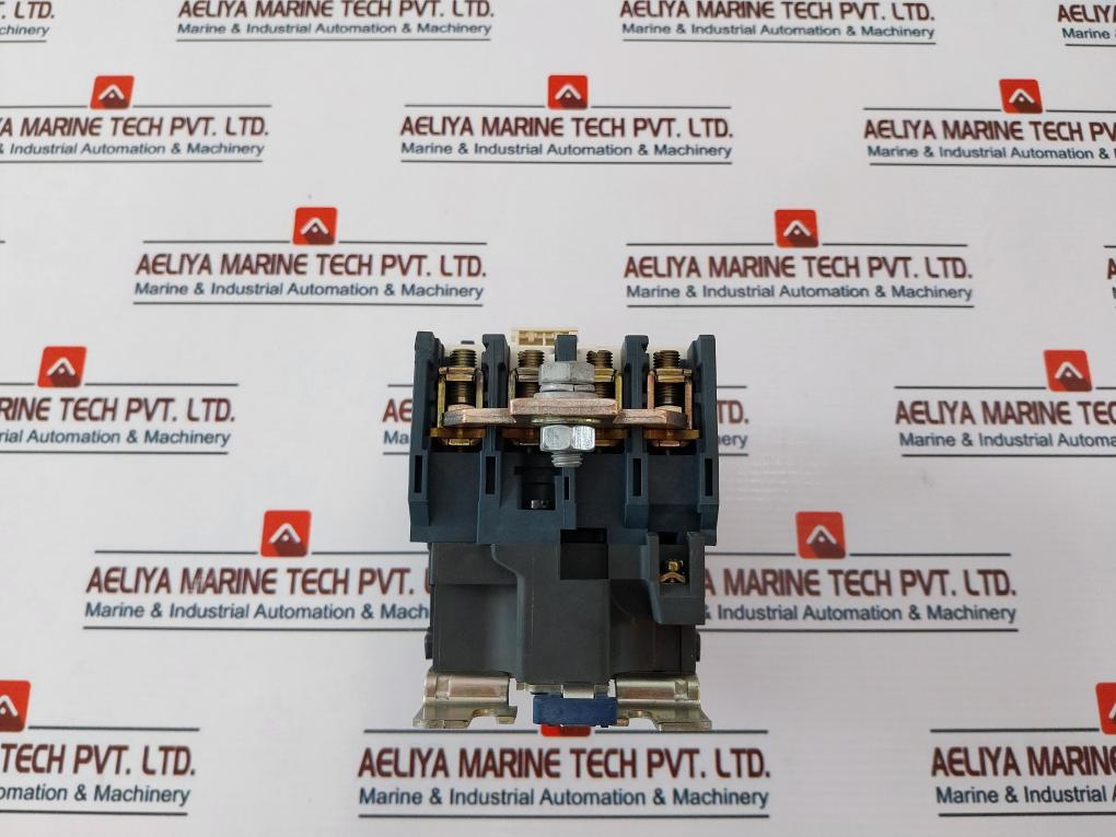 Telemecanique/ Schneider Electric LC1 D40004 Contactor with LX1 D6 F7 Coil