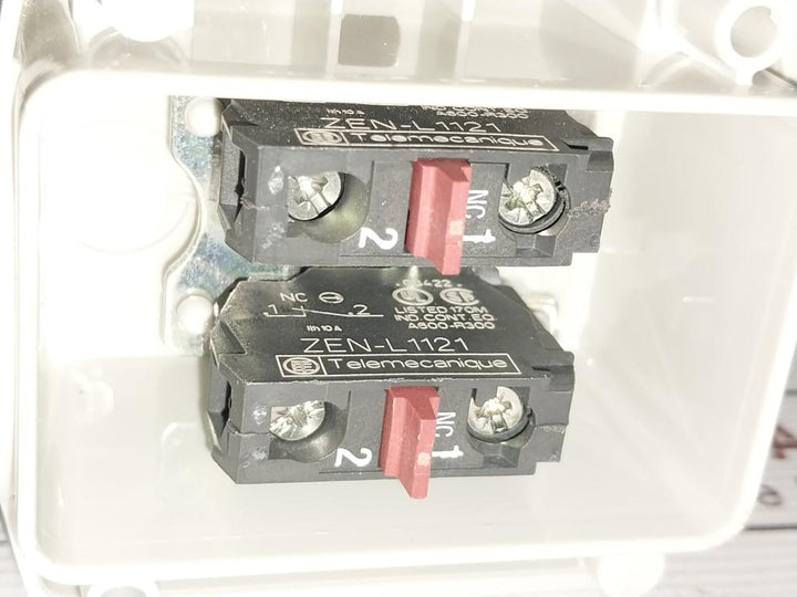 Telemecanique Xal D112 Control Station 330-8470