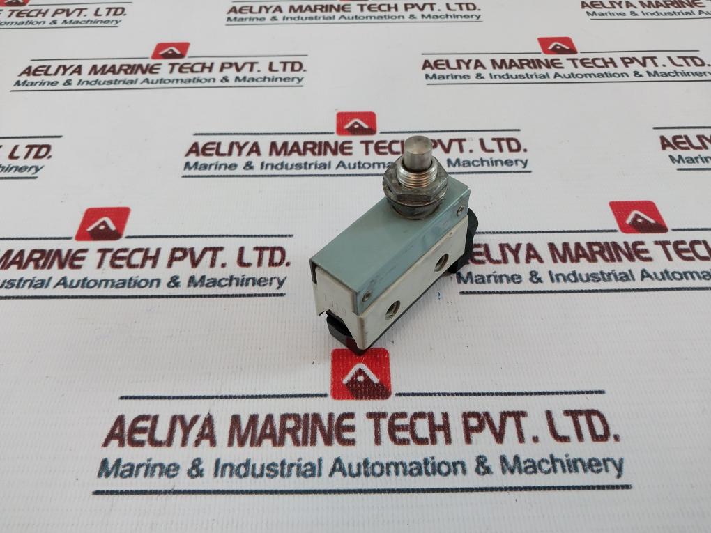 Telemecanique Xcj-110 Limit Switch 10A 240V Ac