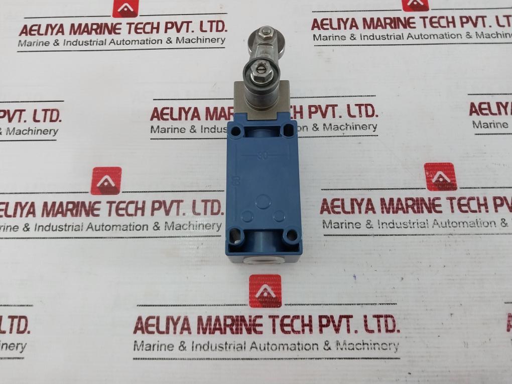 Telemecanique Xck-j.C Limit Switch Ac15 240V 3A Iec60947-5-1 Ip 66