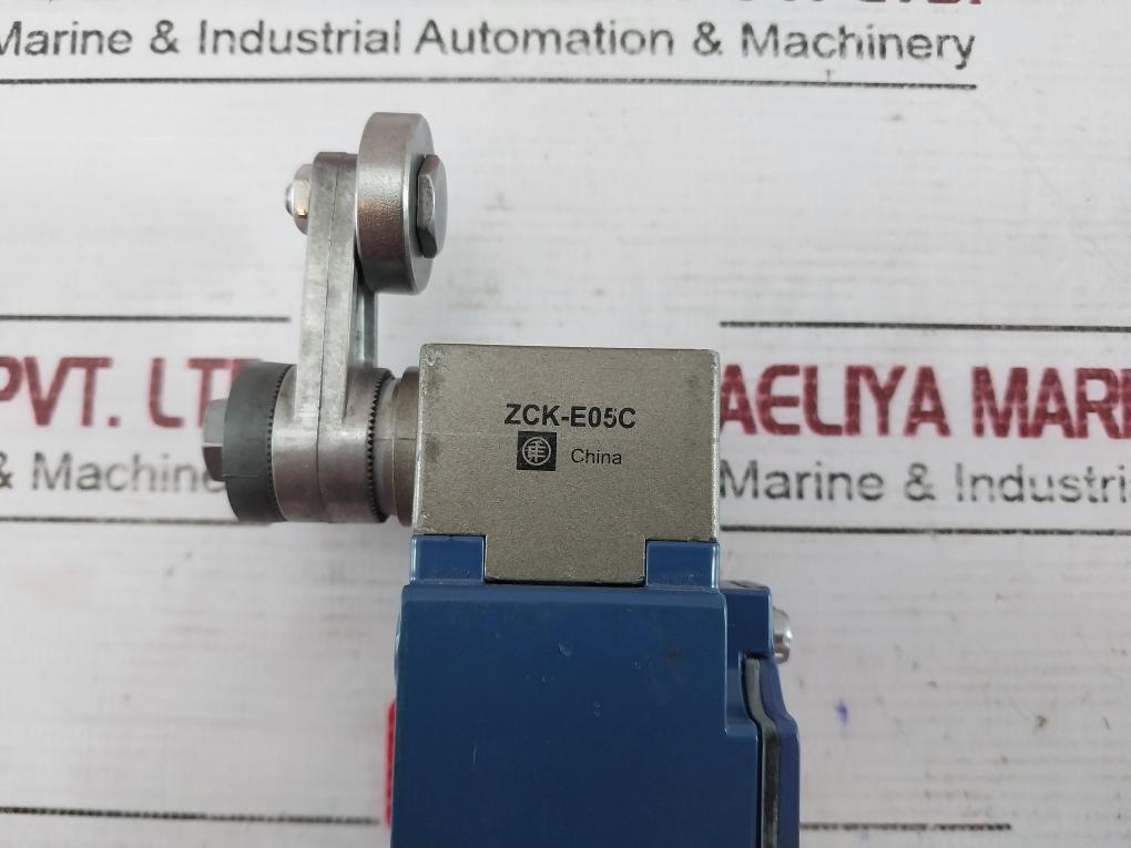 Telemecanique Xck-j.C Limit Switch Ac15 240V 3A Iec60947-5-1 Ip 66