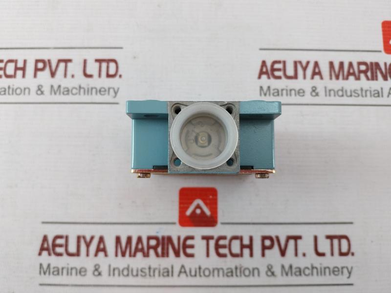 Telemecanique Xck-m Limit Switch 500V En 60 947.5.1 Ac15 240V 3A C705