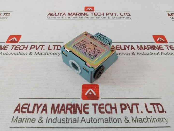 Telemecanique Xck-m Limit Switch 500V En 60 947.5.1 Ac15 240V 3A C705