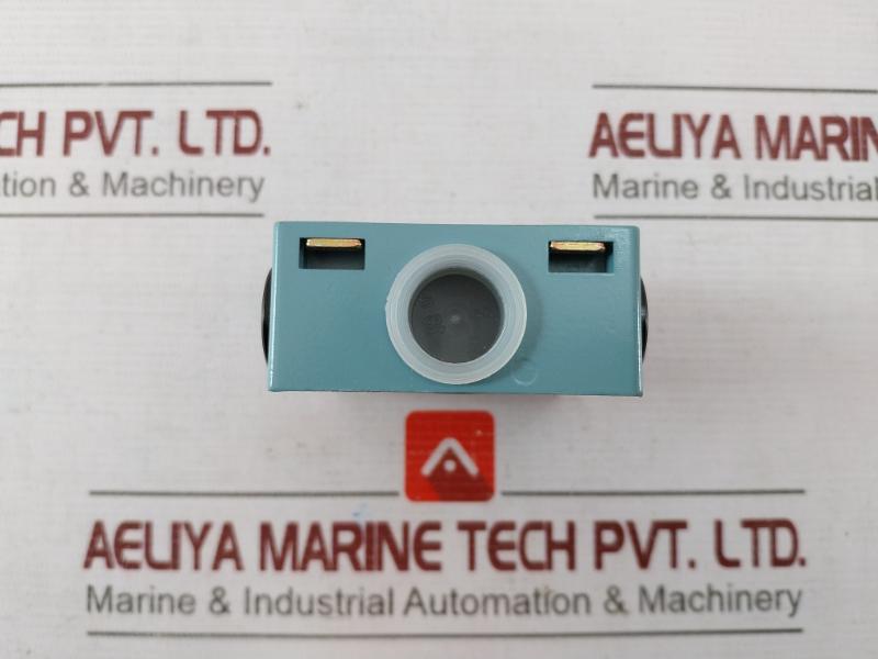 Telemecanique Xck-m Limit Switch 500V En 60 947.5.1 Ac15 240V 3A C705