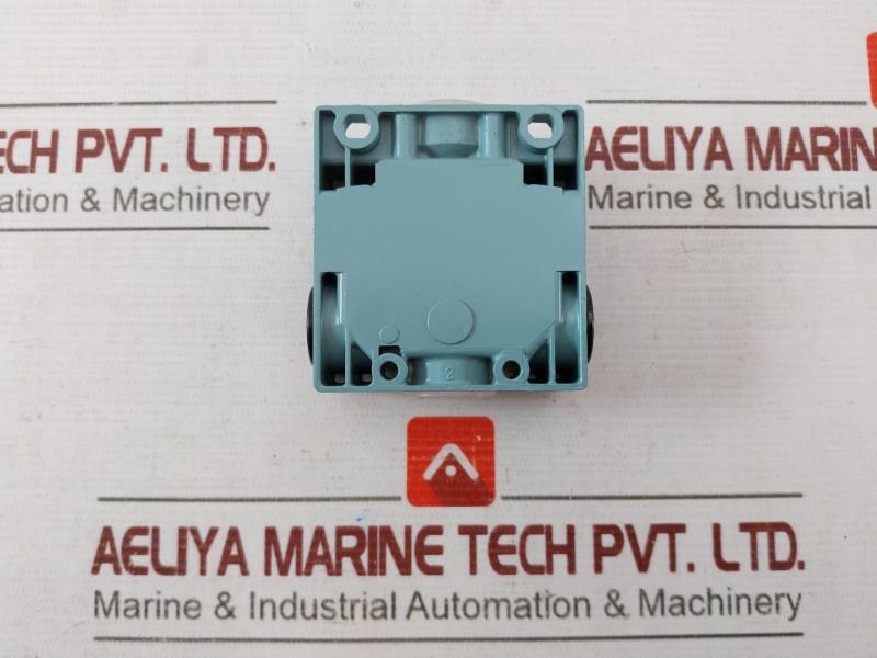 Telemecanique Xck-m Limit Switch 500V En 60 947.5.1 Ac15 240V 3A C705