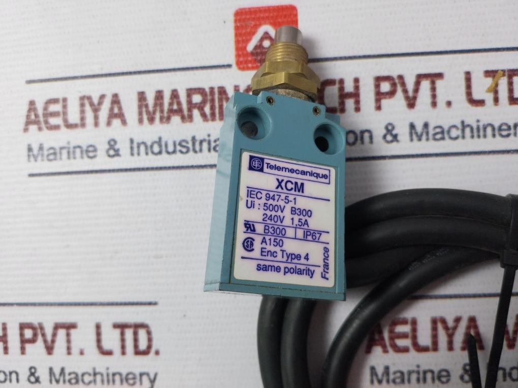 Telemecanique Xcm-f110 Limit Switch 240V 1,5A