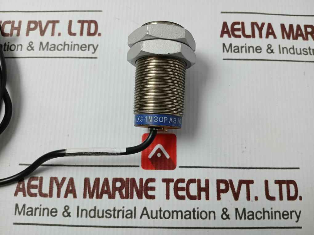 Telemecanique Xs1M30Pa370 Inductive Sensor 2 Meter 12..48V 23127680