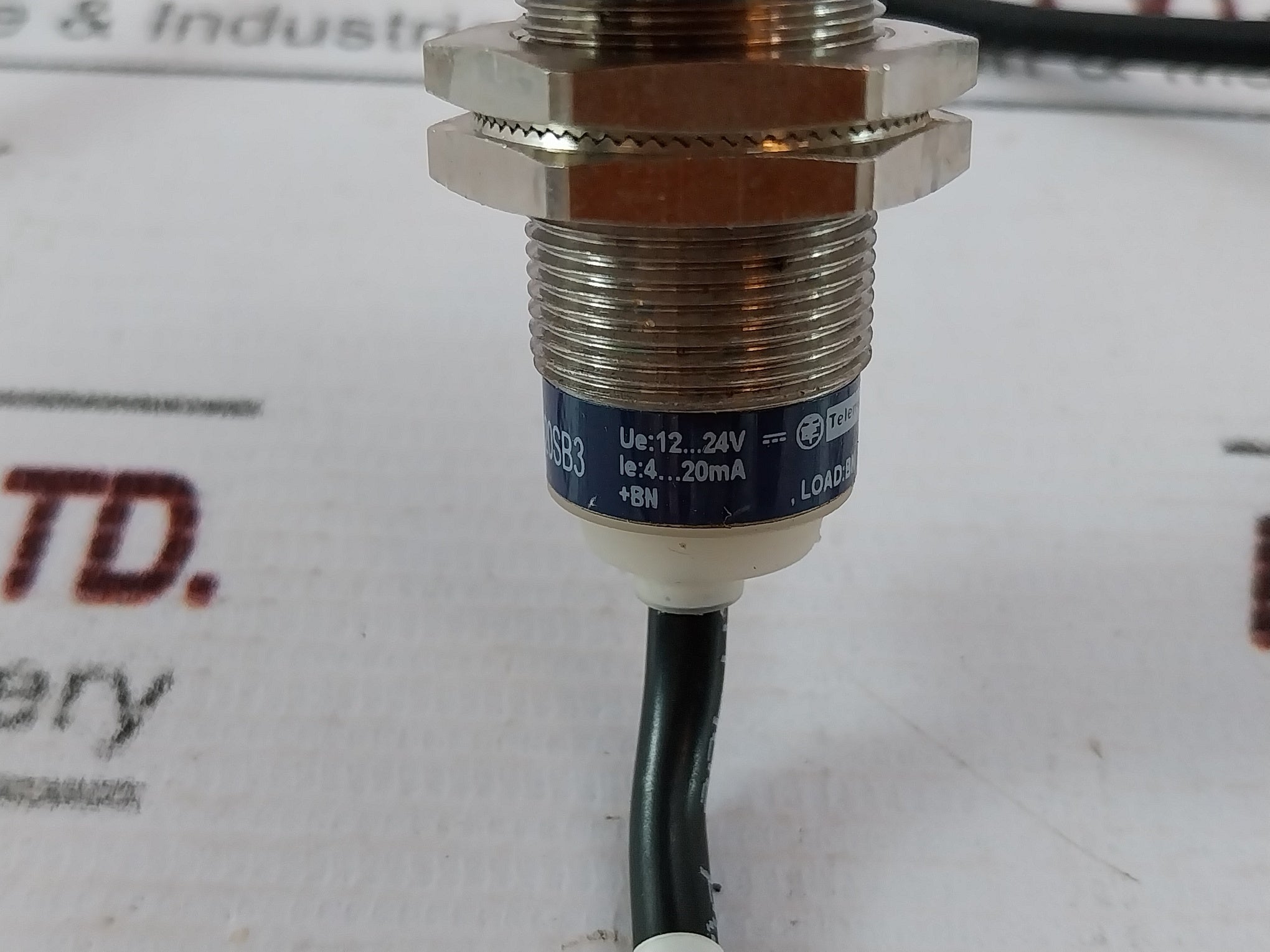 Telemecanique Xs2M18Ab120Sb3 Inductive Sensor 1.5 Meter 107W5886G041