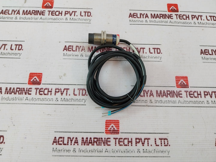 Telemecanique Xs2M18Ab120Sb3 Inductive Sensor 1.5 Meter 107W5886G041