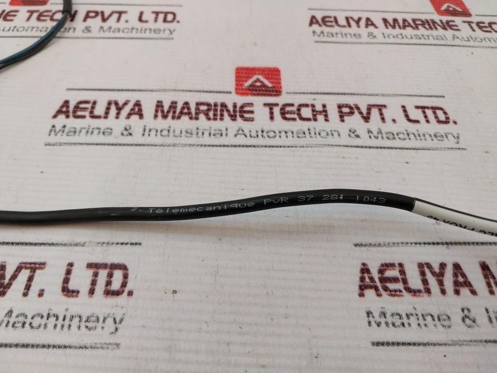 Telemecanique Xs2M18Ab120Sb3 Inductive Sensor 0.5 Meter 107W5886G011