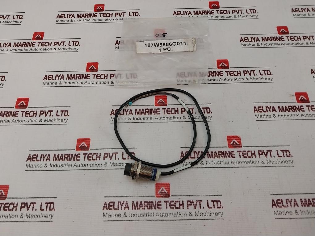 Telemecanique Xs2m18ab120sb3 Inductive Sensor 0.5 Meter