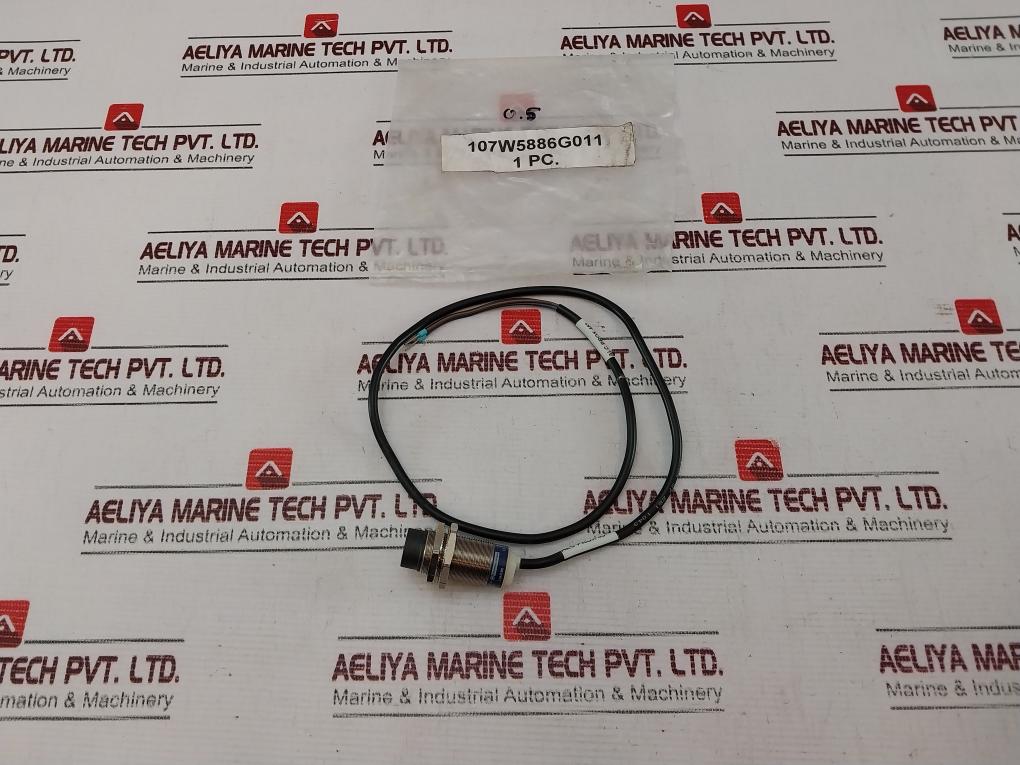 Telemecanique Xs2M18Ab120Sb3 Inductive Sensor 0.5 Meter 107W5886G011