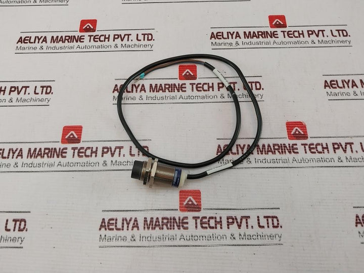 Telemecanique Xs2M18Ab120Sb3 Inductive Sensor 0.5 Meter 107W5886G011