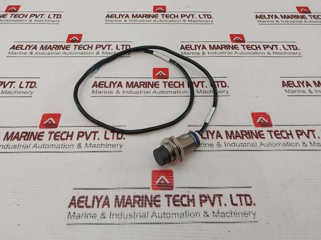 Telemecanique Xs2M18Ab120Sb3 Inductive Sensor 0.5 Meter 107W5886G011