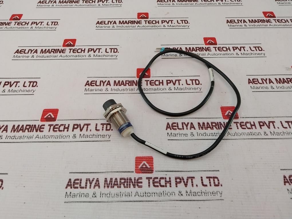 Telemecanique Xs2M18Ab120Sb3 Inductive Sensor 0.5 Meter 107W5886G011