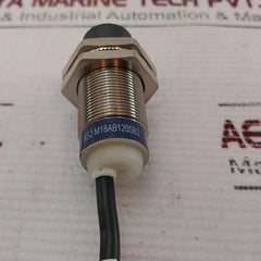 Telemecanique Xs2M18Ab120Sb3 Inductive Sensor 0.5 Meter 107W5886G011