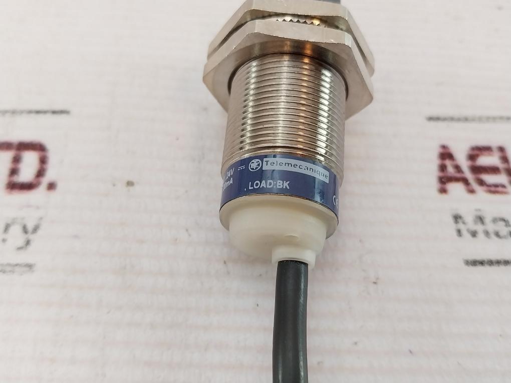 Telemecanique Xs2m18ab120sb3 Inductive Sensor 0.5 Meter