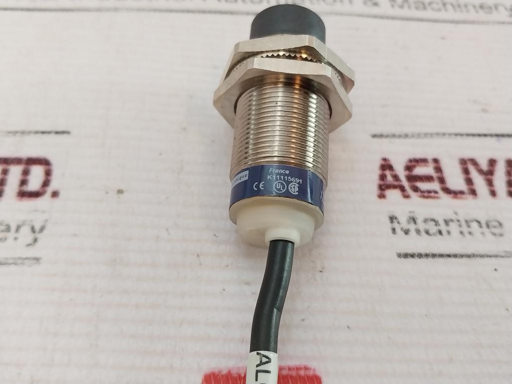 Telemecanique Xs2M18Ab120Sb3 Inductive Sensor 0.5 Meter 107W5886G011