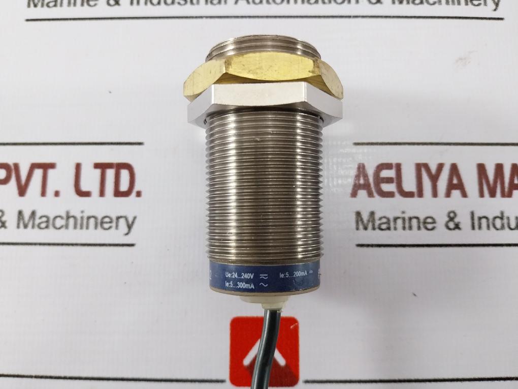 Telemecanique Xs530B1Mal2 Inductive Proximity Sensor