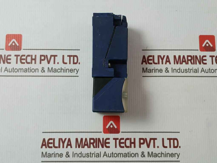 Telemecanique Xs7C4A1Mpg13 Inductive Proximity Sensor 24 V-240 V Ac/Dc 5-200Ma D
