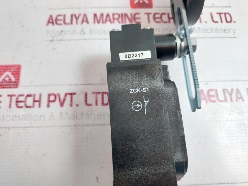 Telemecanique ZCK-S1 Sensors Osisense XC Series Plunger Limit Switch AC-15 240V