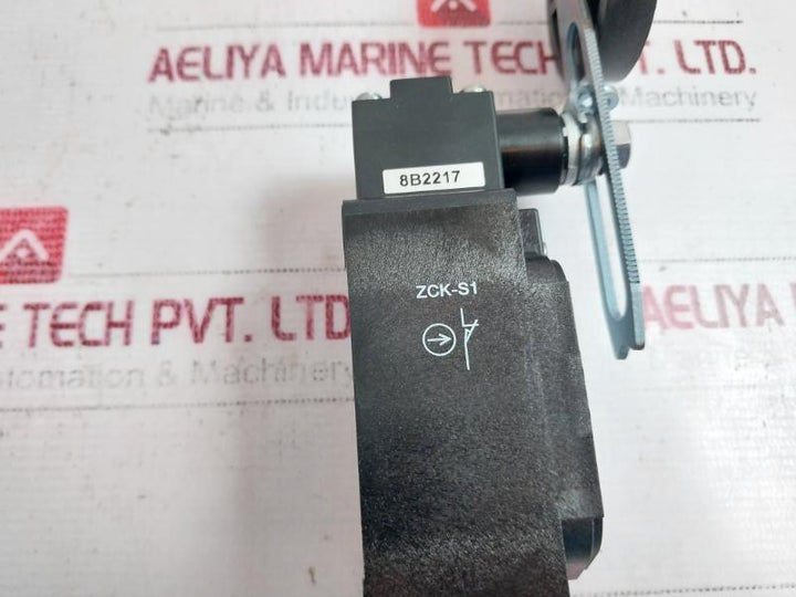Telemecanique ZCK-S1 Sensors Osisense XC Series Plunger Limit Switch AC-15 240V