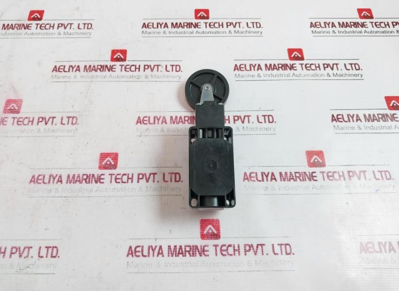 Telemecanique ZCK-S1 Sensors Osisense XC Series Plunger Limit Switch AC-15 240V