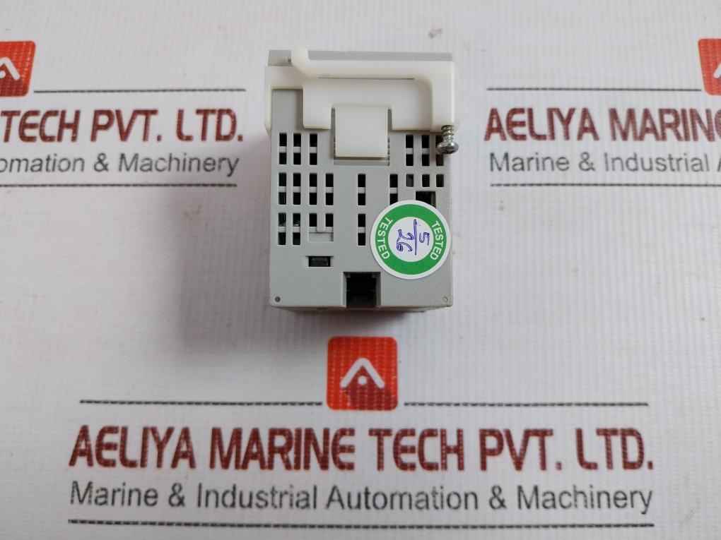 Temperature Controller E5Cwl-r1P Omron 50/60Hz