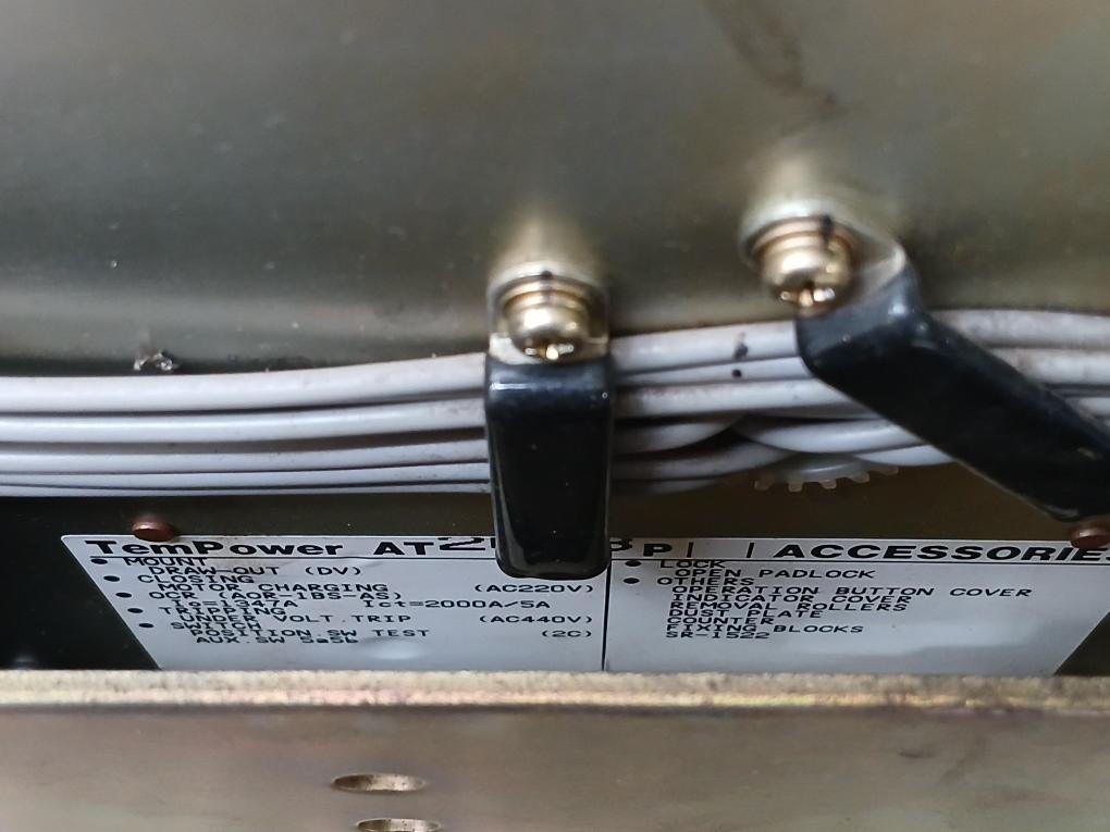 Terasaki Electric 690 Vac 50/60 Hz 2000 A 3 Pole Air Circuit Breaker At20