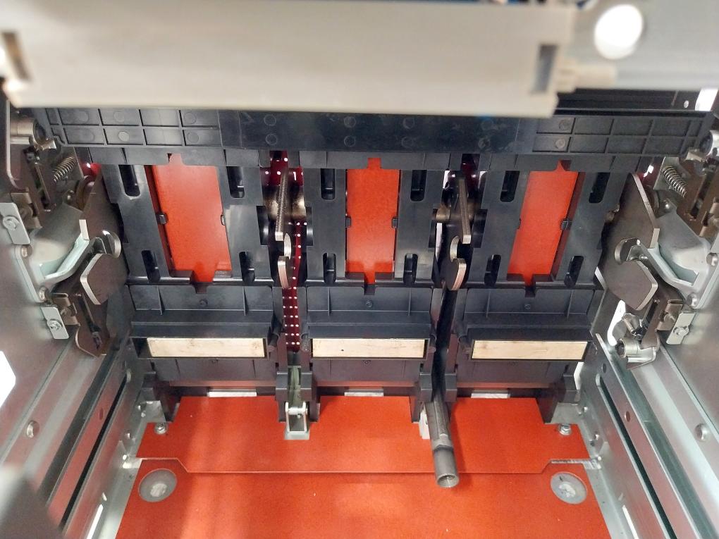 Terasaki Electric Tempower2 Ar332S-r Air Circuit Breaker 1000V 3200Amp 3 Pole