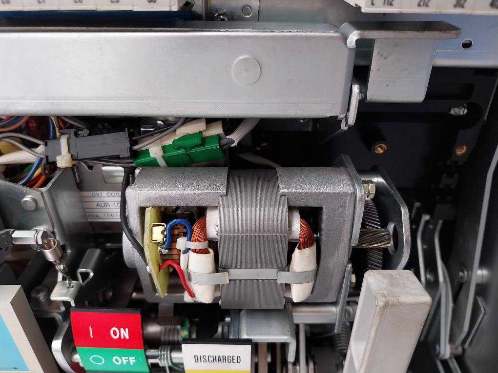 Terasaki Electric Tempower 2 Ar332S-r Air Circuit Breaker 3200A 50/60 Hz 3 Pole