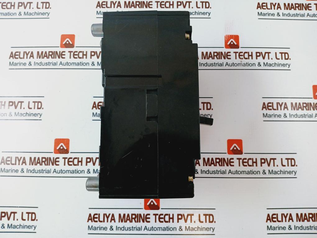 Terasaki Xe225Ns, 3 Pole Molded Case Circuit Breaker 175A 690Vac 50~60Hz