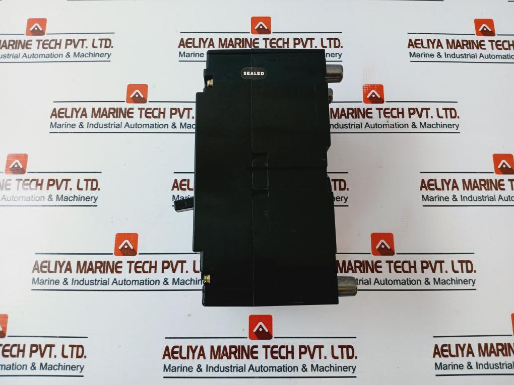 Terasaki Xe225Ns, 3 Pole Molded Case Circuit Breaker 175A 690Vac 50~60Hz