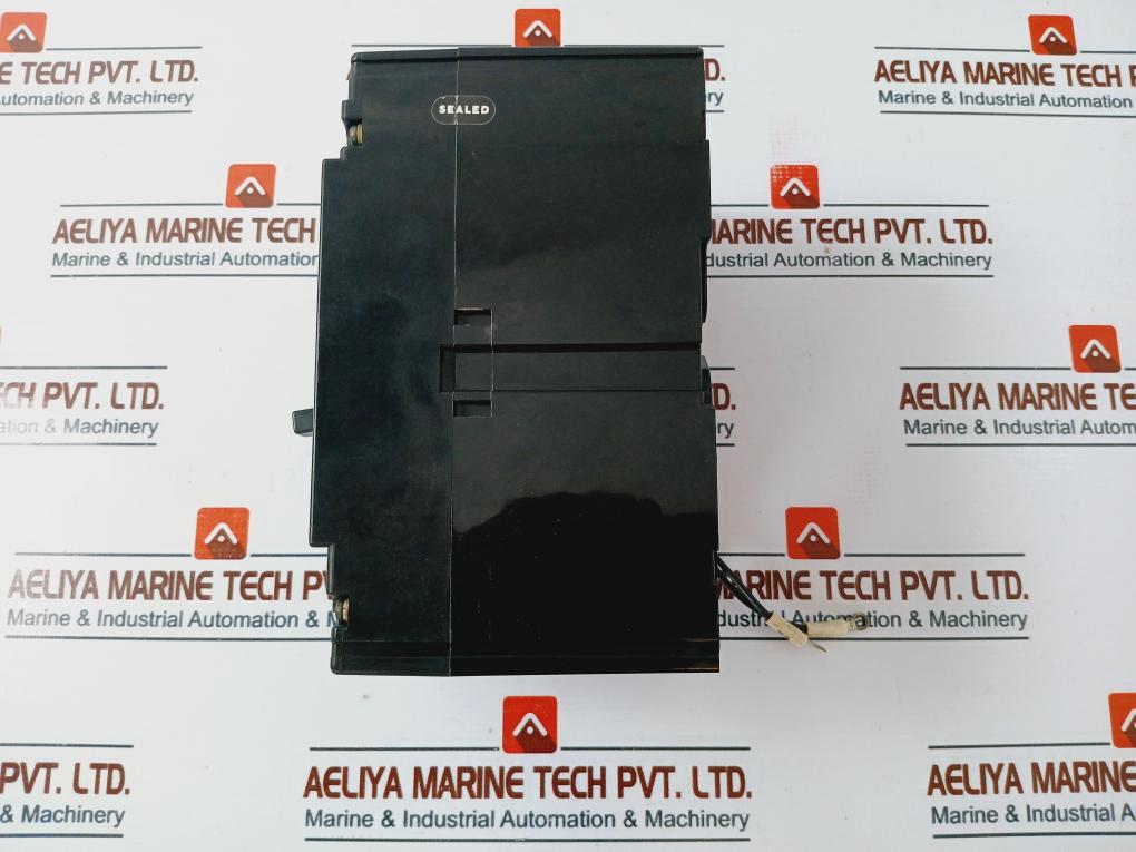 Terasaki Xh225Ns, 3 Pole Molded Case Circuit Breaker 200A 690Vac 50~60Hz