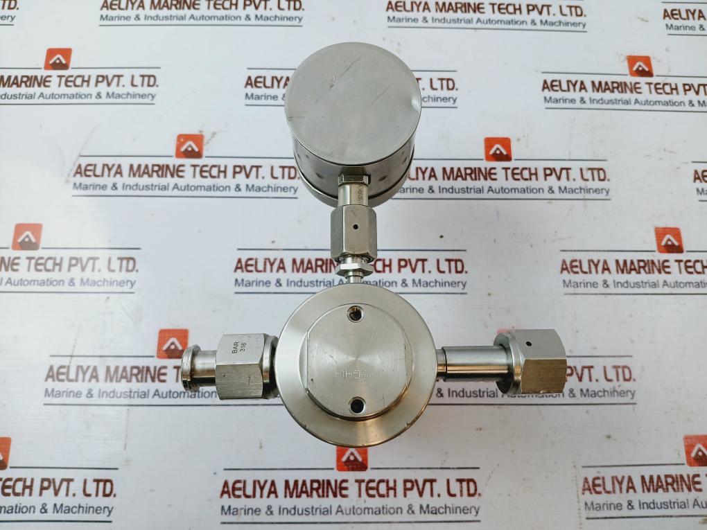 Tescom 44-3262hrw3-853 Pressure Regulator + Centrotherm En837-1 Pressure Gauge