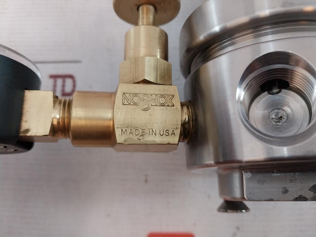 Tescom 44-3263J281 Air Gas Regulating Valve 3000Psi 0-1200/1360 Kpa 0-200 Psi