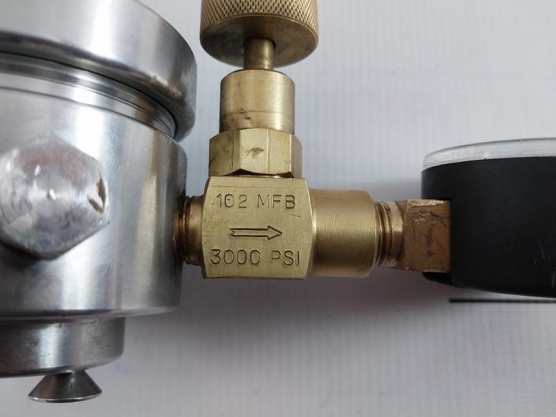 Tescom 44-3263J281 Gas Cabinet/Cylinder Regulator 3000Psi 0-1200/1360Kpa 102Mfb