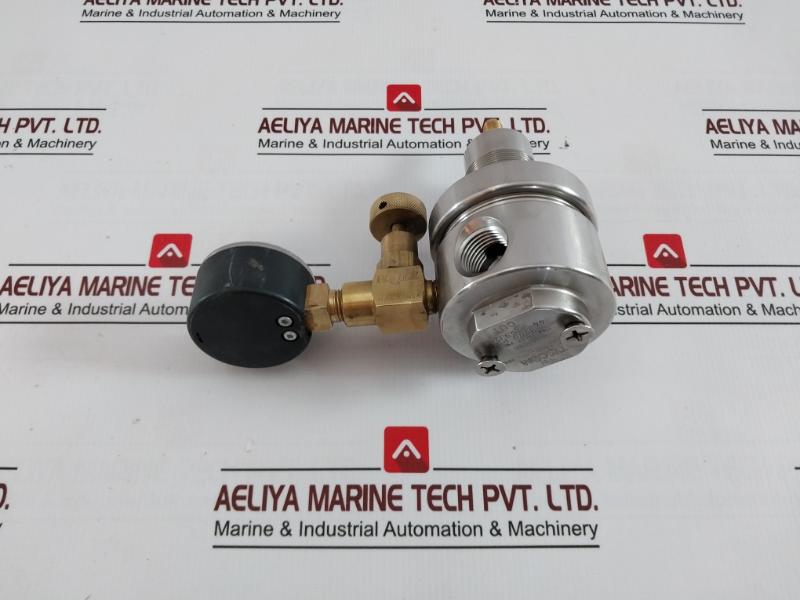 Tescom 44-3263J281 Gas Cabinet/Cylinder Regulator 3000Psi 0-1200/1360Kpa 102Mfb