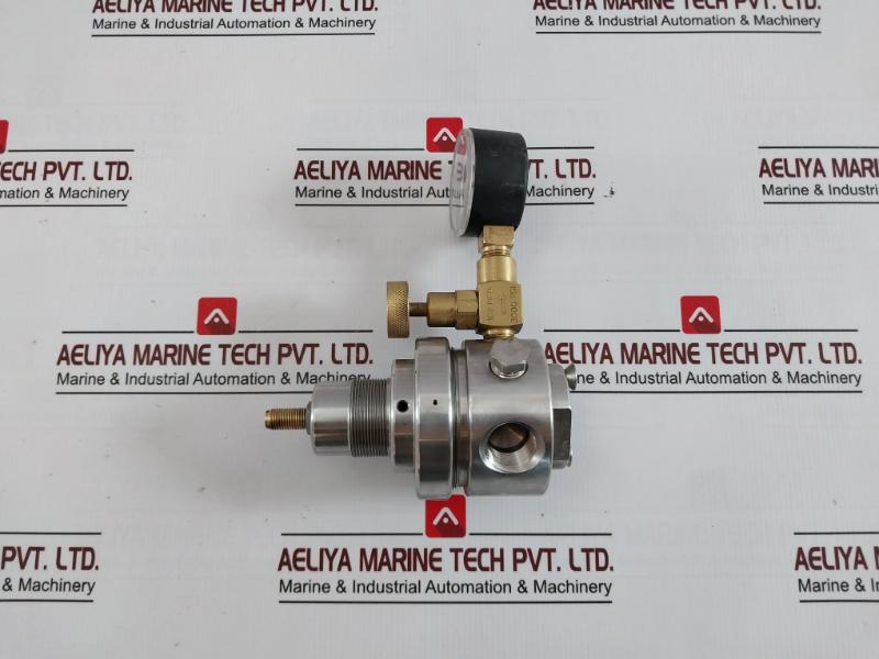 Tescom 44-3263J281 Gas Cabinet/Cylinder Regulator 3000Psi 0-1200/1360Kpa 102Mfb