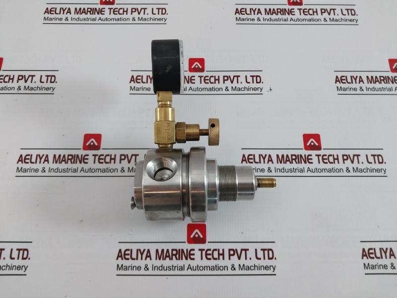 Tescom 44-3263J281 Gas Cabinet/Cylinder Regulator 3000Psi 0-1200/1360Kpa 102Mfb