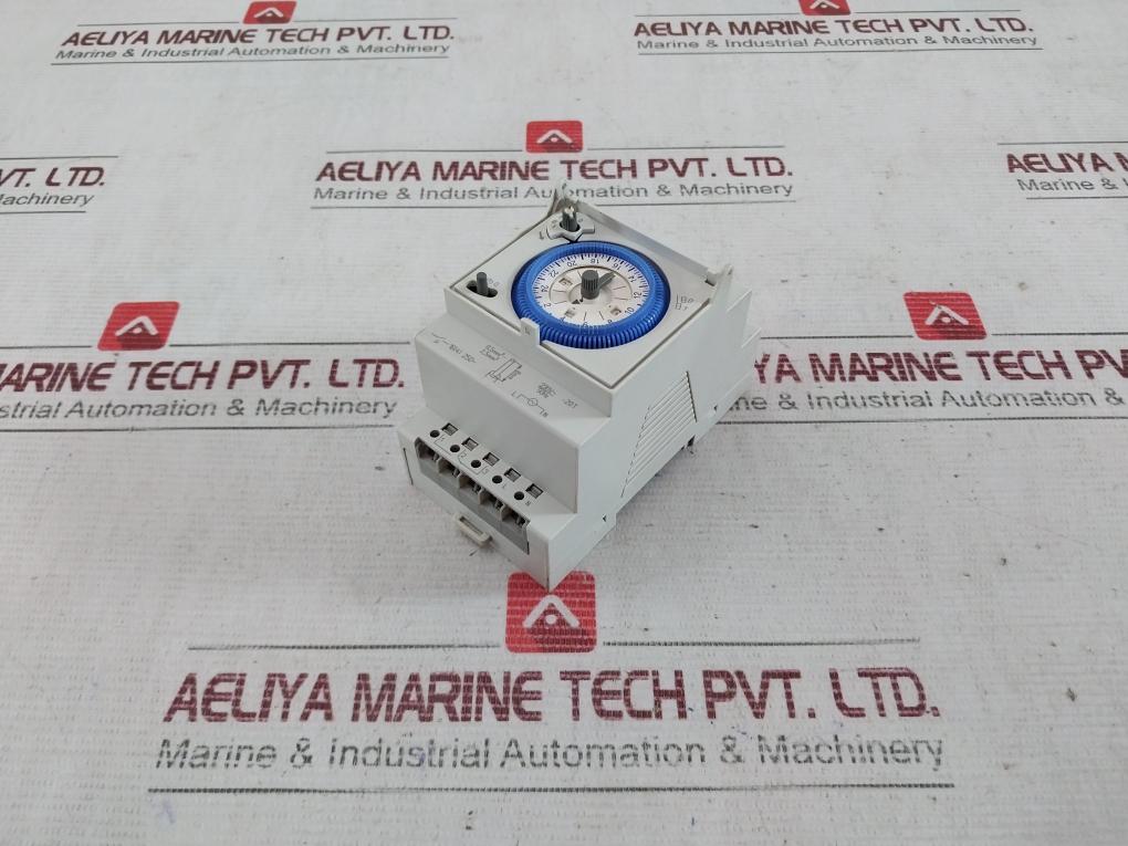 Theben Syn 161 D Hour Segment Timeswitch 230V/50Hz 16(4) 250